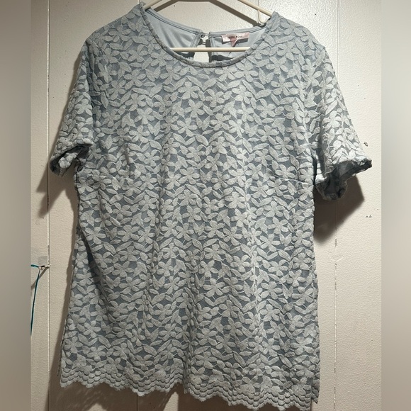TEDDI ROSE Tops - Elegant Floral Lace Blouse in Light Gray